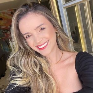 Meet your Posher, Larissa
